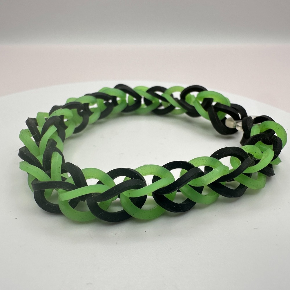 Vintage 90s Handmade Loom Rubber Band Bracelet Fishtail Weave Fashion Jewelry